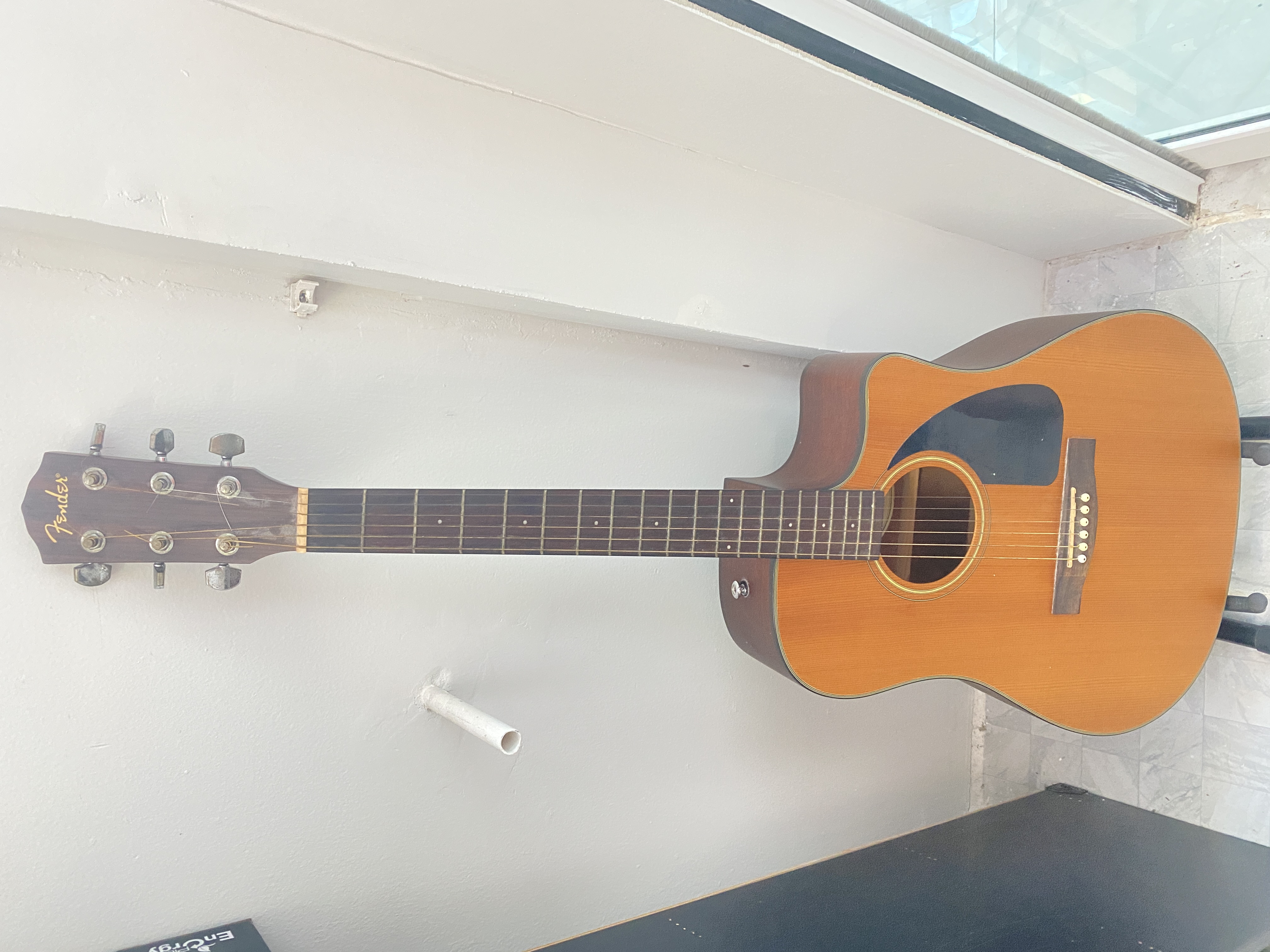 กีตาร์โปร่งยี่ห้อ  เฟนด์เดอร์  fender